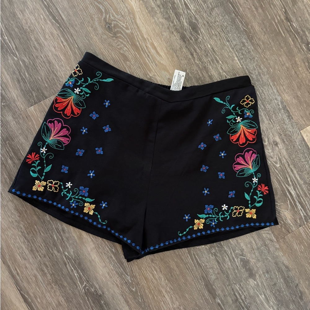 Xhilaration Black Embroidered Floral Women’s Shorts Sz L NWOT